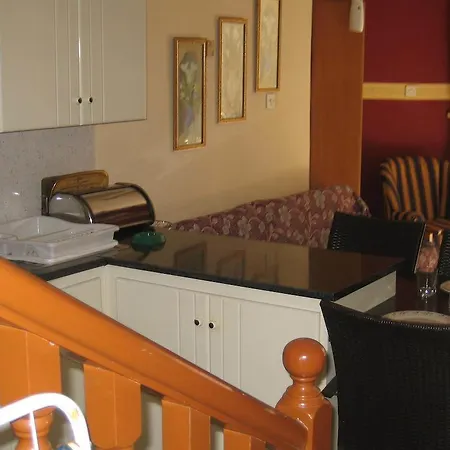 Дом отдыха Maisonette Yacht Club
